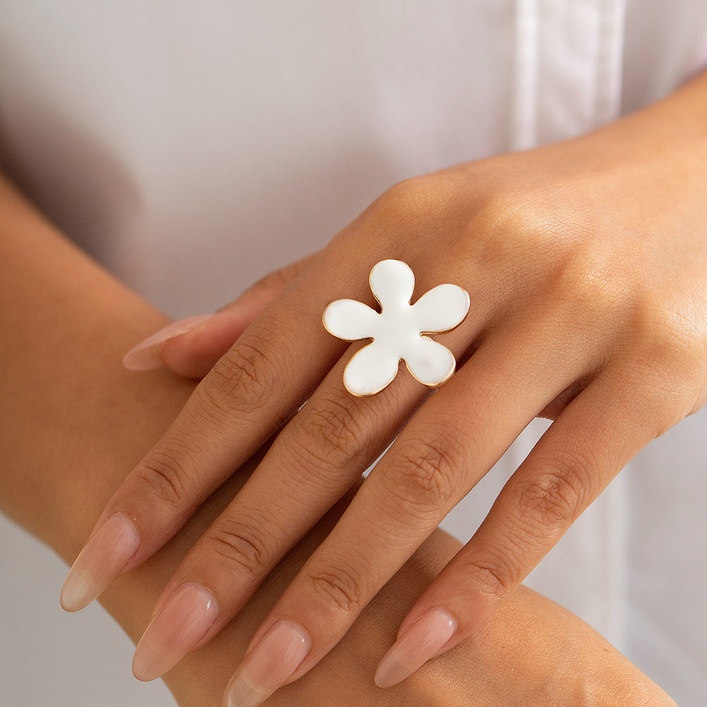 Personalized drip oil five petal flower three-dimensional ring with exaggerated metallic feel, starfish pearl ring