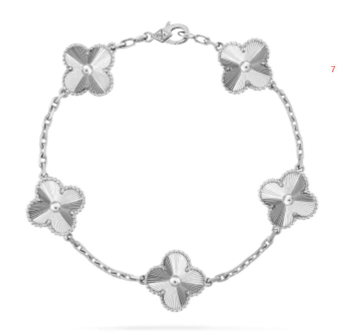 Four leaf clover bracelet women's titanium steel light luxury electroplating 18k gold